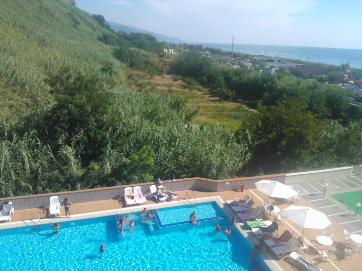 Total Family Hotel